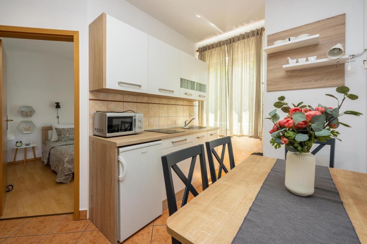 Apartments Claudia Crikvenica Buitenkant foto